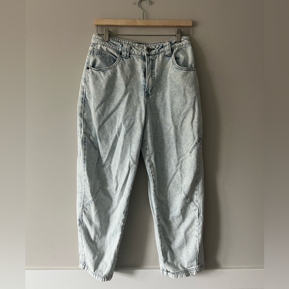 Fourth + Bay Denim - Fourth & Bay Light Wash Cropped Barrel Jeans Size 6 High Rise Straight Utility